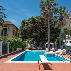 bb-villa-liberty-sul-mare.sicilyhotelsitaly.net/